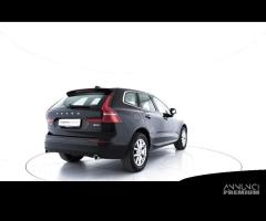 VOLVO XC60 Mild Hybrid B4 (d) AWD automatico Mom