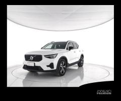 VOLVO XC40 B3 automatico Plus Dark