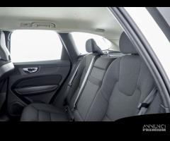 VOLVO XC60 B4 (d) AWD Geartronic Momentum Pro - 10