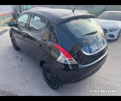 Lancia Ypsilon 1.2 69 CV 5 porte S&S Gold