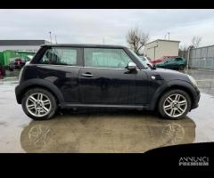 MINI ONE R56 per ricambi usati N16B16A - 8