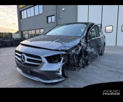 MERCEDES B250E W247 per ricambi usati 282914