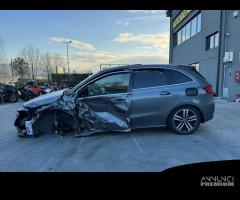 MERCEDES B250E W247 per ricambi usati 282914