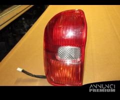 Fanale posteriore sinistro TOYOTA RAV 4 del 2003