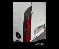 Fanale posteriore sinistro RENAULT KANGOO del 2001