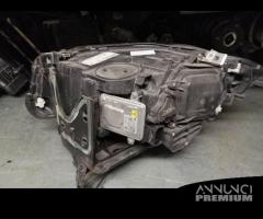 Proiettore destro BMW 530 del 2016 - 8