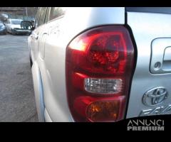 Fanale posteriore sinistro TOYOTA RAV 4 del 2005