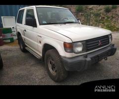 Proiettore destro MITSUBISHI PAJERO del 1994