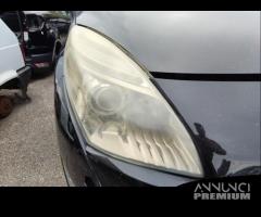 Proiettore destro RENAULT SCENIC del 2009