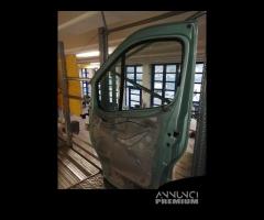 Porta anteriore dx RENAULT TRAFIC del 2002