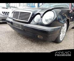 Paraurti ant MERCEDES-BENZ CLASSE E del 1997