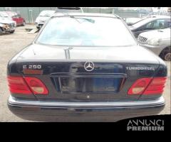 Portellone nudo MERCEDES-BENZ CLASSE E del 1997