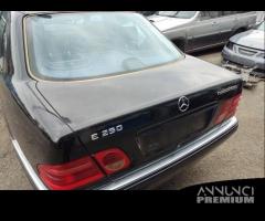 Portellone nudo MERCEDES-BENZ CLASSE E del 1997