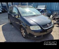 Ricambi VOLKSWAGEN TOURAN 1598cc FSI del 2003