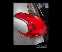 Fanale posteriore sinistro PEUGEOT 2008 del 2014