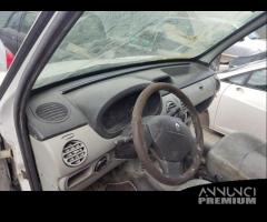 Ricambi RENAULT KANGOO 4X4 1.6cc benz 2007