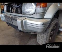 Paraurti anteriore MITSUBISHI PAJERO del 1997