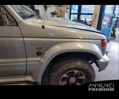 Parafango destro MITSUBISHI PAJERO del 1997