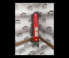 FARO FANALE STOP POSTERIORE DX RENAULT TRAFIC II V