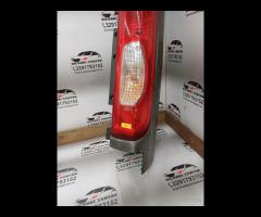 FARO FANALE STOP POSTERIORE DX RENAULT TRAFIC II V - 6