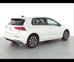 Volkswagen golf 8 anno 2022 ricambi