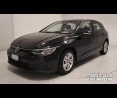 Volkswagen golf 8 anno 2021 per ricambi