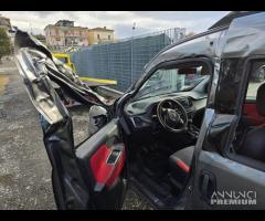 Fiat Doblò 1.6 mjet 105cv anno 04-2015 incidentata