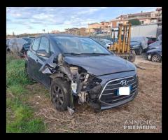 Hyundai IX20 1.4 diesel 90cv anno 2015 incidentata