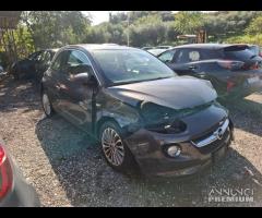 Opel Adam 1.2 benzina 69cv anno 2013 incidentata