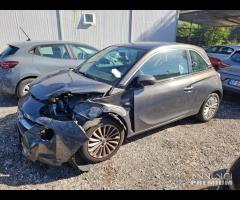 Opel Adam 1.2 benzina 69cv anno 2013 incidentata