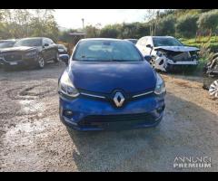 Renault Clio 1.5 dci 75cv anno 12-2018 incidentata