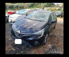 Renault Clio Zen 1.0 benzina 90cv 2021 incidentata