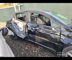 Renault Clio Zen 1.0 benzina 90cv 2021 incidentata