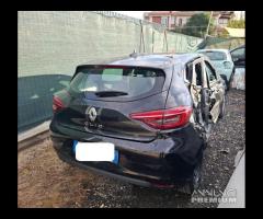 Renault Clio Zen 1.0 benzina 90cv 2021 incidentata - 10