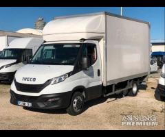 IVECO DAILY 35C16 3.0 furgone e pedana caricatrice