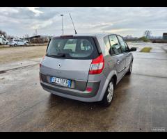 Renault Scenic Scénic 1.5 dCi/100CV Confort neopat - 8