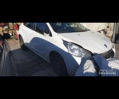 Ricambi Peugeot 208 1.4 D del 2013 motore 8H01