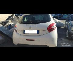 Ricambi Peugeot 208 1.4 D del 2013 motore 8H01