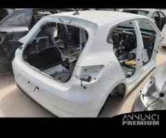 Scocca per ricambi renault clio 2021