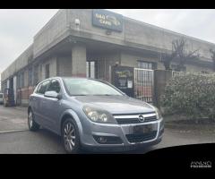 Opel Astra 1.6 16V Twinport 5 porte Club - 1