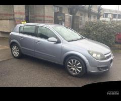 Opel Astra 1.6 16V Twinport 5 porte Club - 2