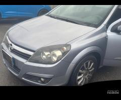 Opel Astra 1.6 16V Twinport 5 porte Club - 6