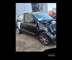 SI VENDE PER RICAMBI RENAULT TWINGO H4D A4  2015