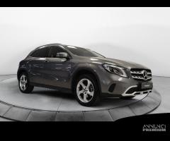 MERCEDES-BENZ GLA 200 d Sport - 16