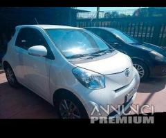 Toyota iQ 1.0 benzina 2011 solo 80.000 km