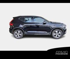 VOLVO XC40 T3 automatico Momentum Pro