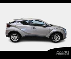 TOYOTA C-HR 1.8H 98CV E-CVT Business