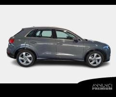 AUDI Q3 35 TDI S tronic Business Advanced