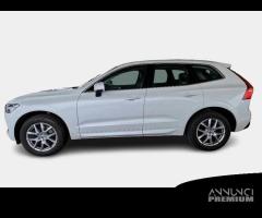 VOLVO XC60 B4 D AWD automatico Momentum Pro