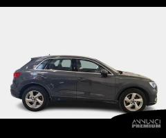 AUDI Q3 35 TDI S tronic Business Advanced